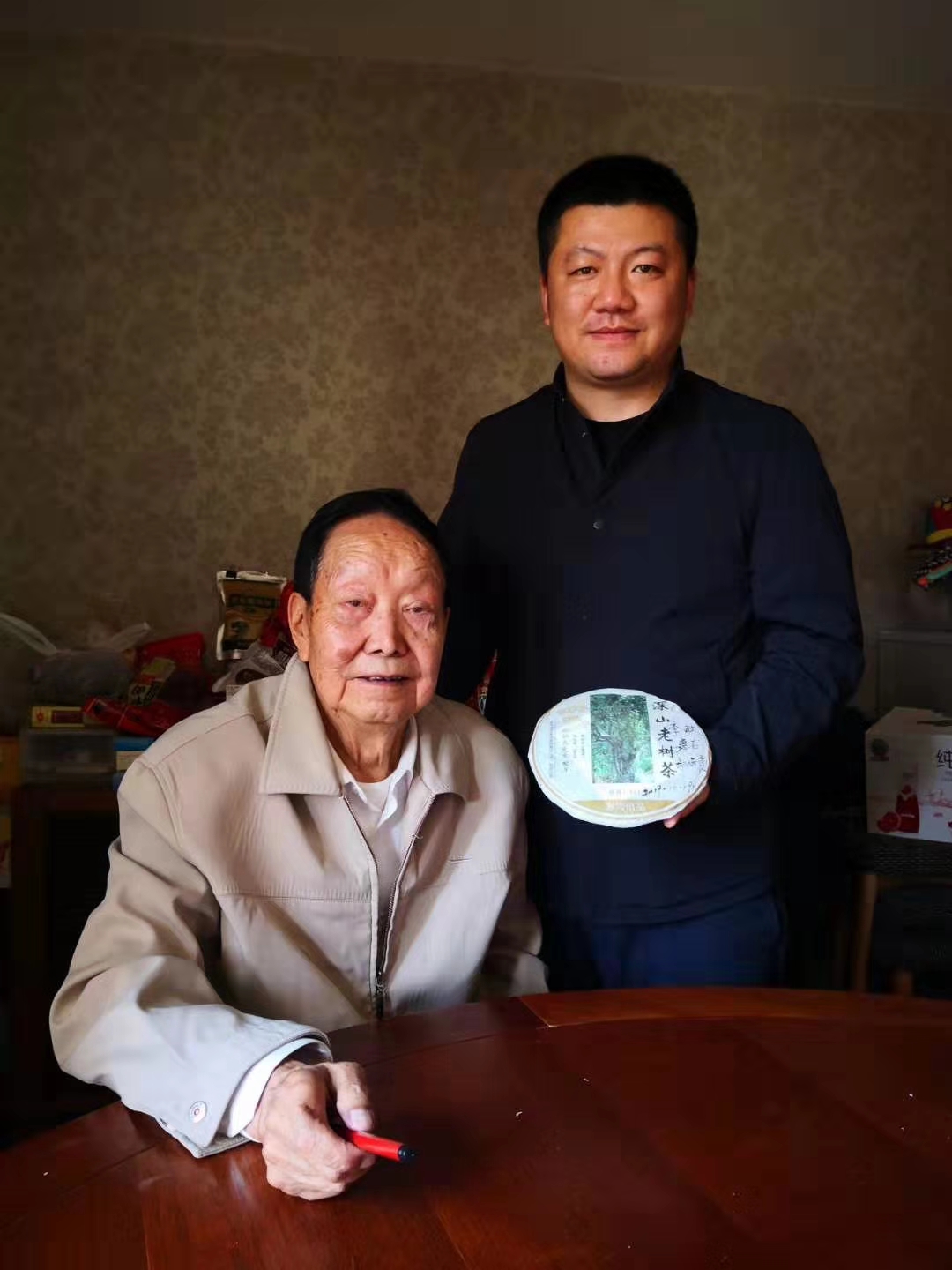 李敏與老茶人合影